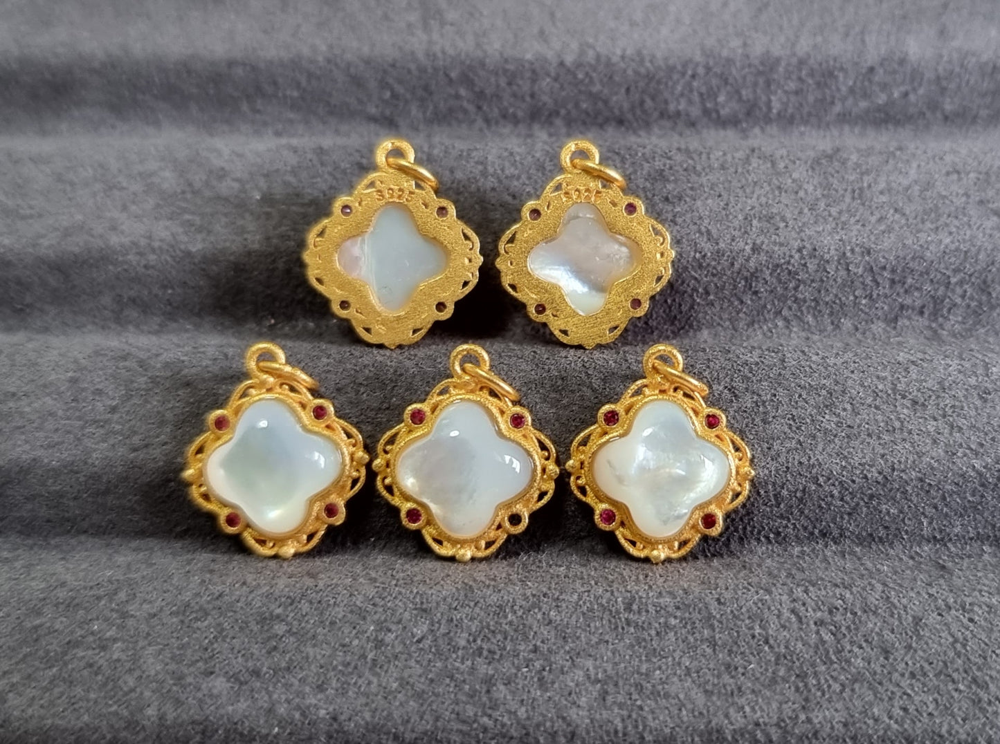 Mother of Pearl Clover in S925 Gold - Bleus Vault.C