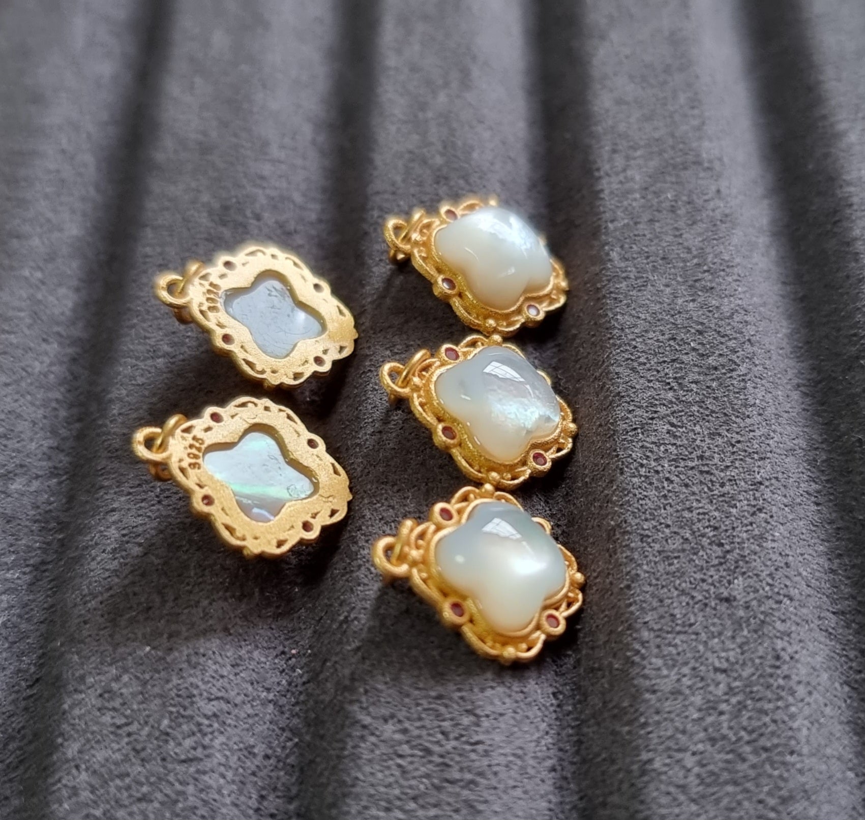 Mother of Pearl Clover in S925 Gold - Bleus Vault.C