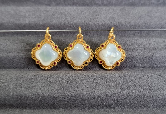 Mother of Pearl Clover in S925 Gold - Bleus Vault.C