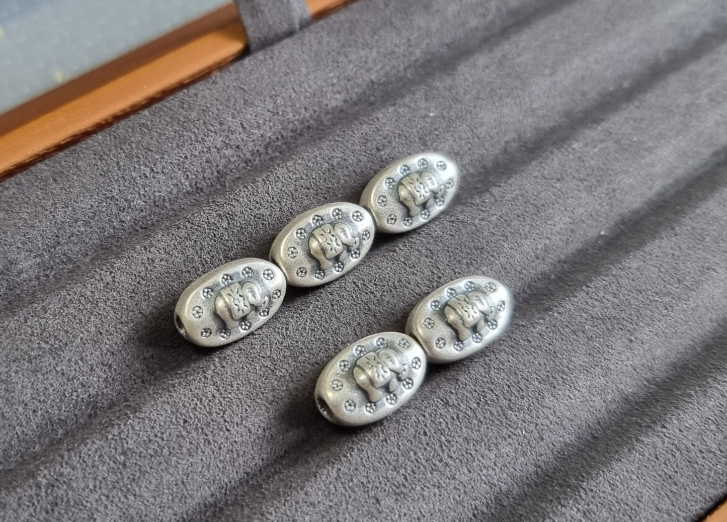 Elephant with Tiny Flowers Oval Prism in S999 Silver - Bleus Vault.C