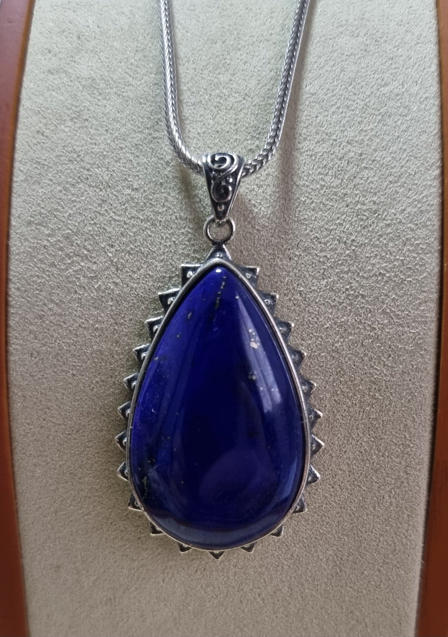 Lapis Lazuli Teardrop in S925 Silver with Certification (High Grade) 青金石 - Bleus Vault.C