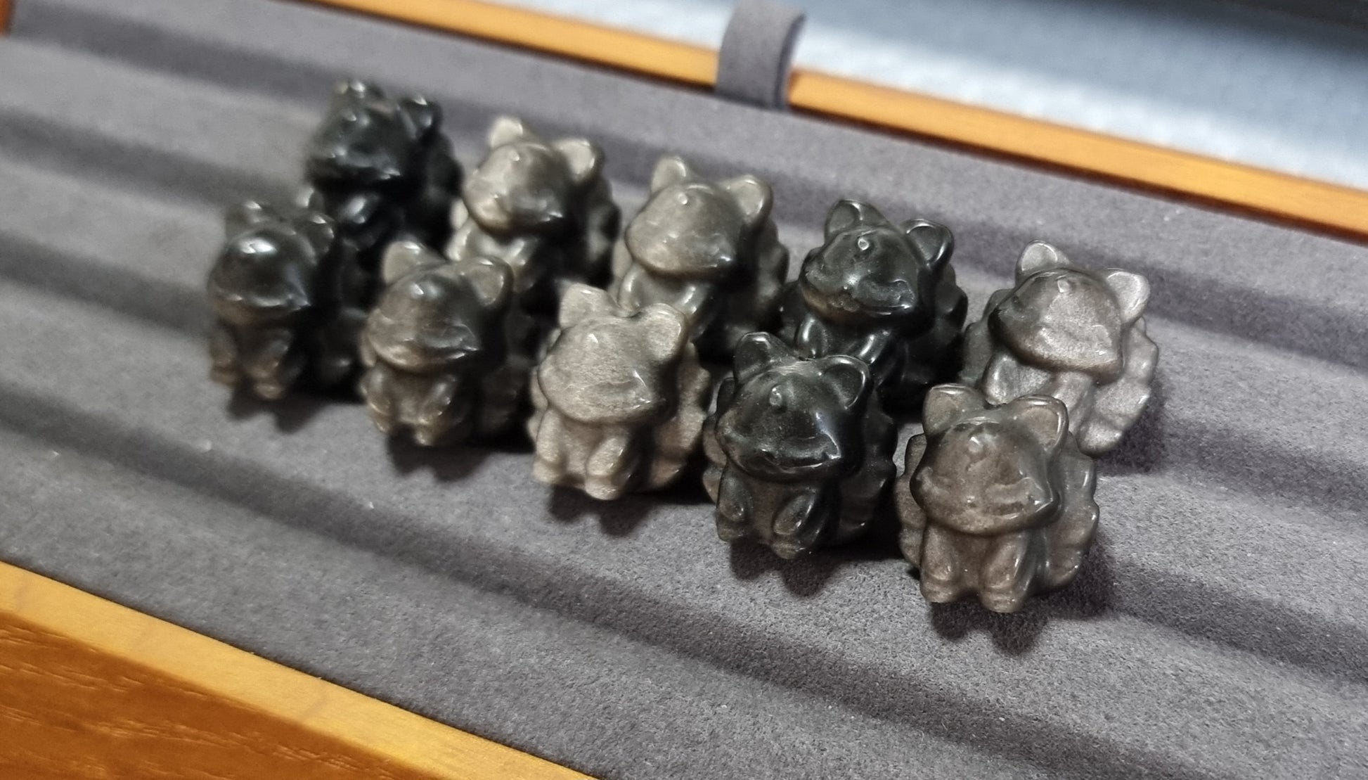Obsidian Silver Sheen Nine Tailed Fox - Bleus Vault.C