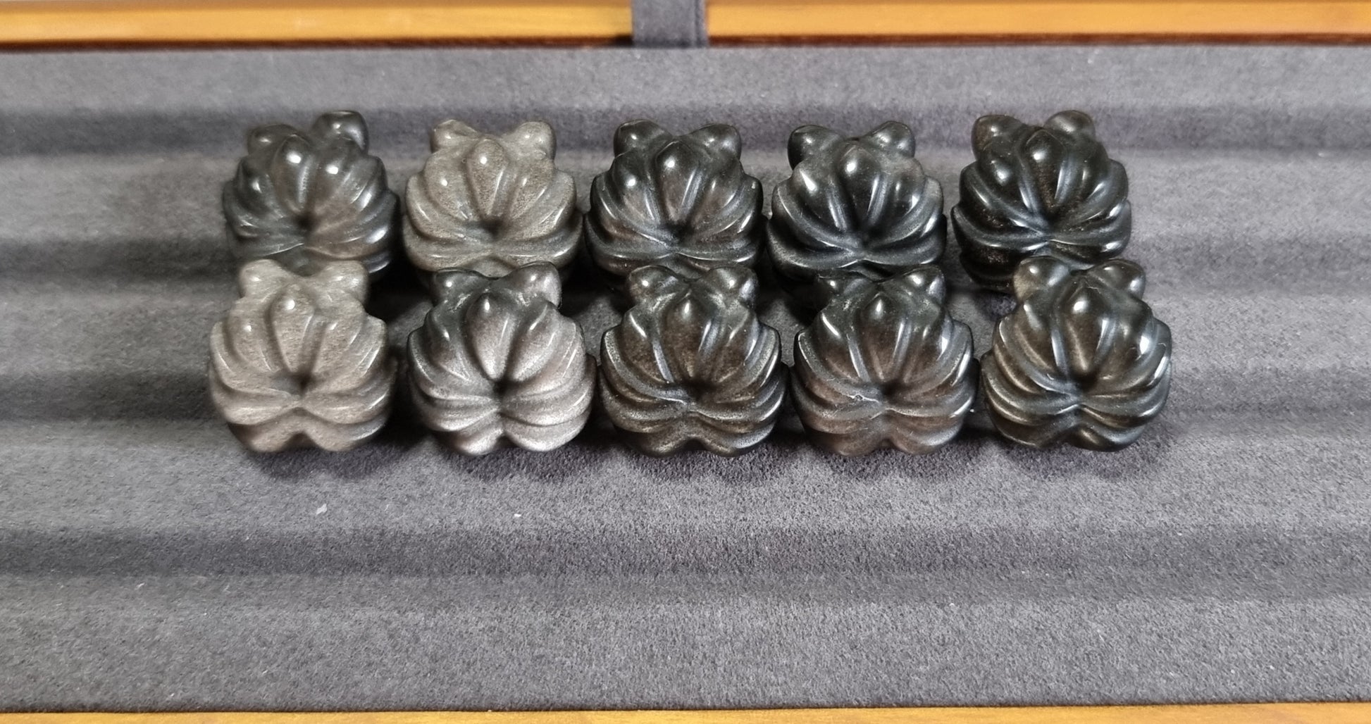 Obsidian Silver Sheen Nine Tailed Fox - Bleus Vault.C