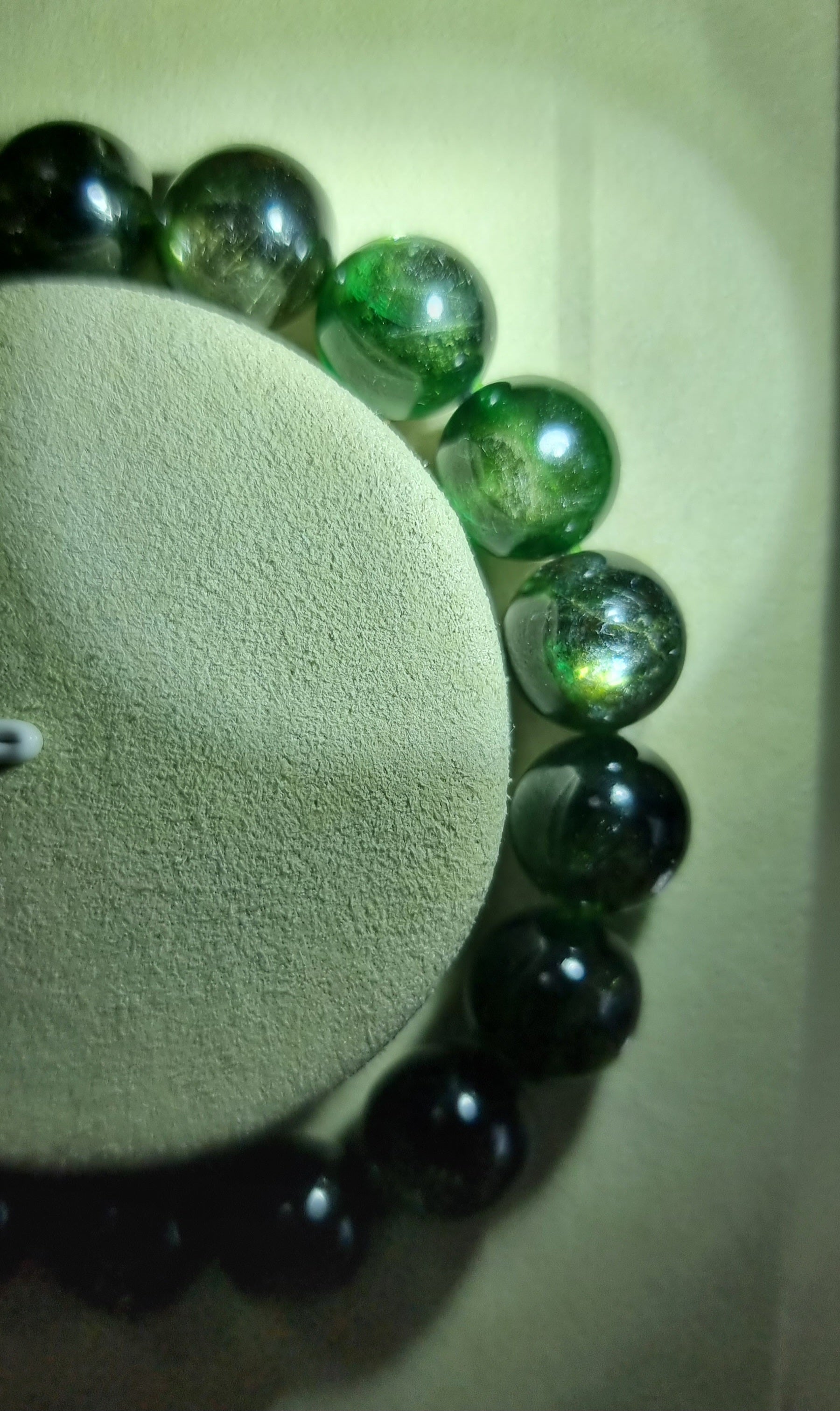Devil Green Lepidolite (Top Premium Grade) 11.2mm 祖母绿 - Bleus Vault.C