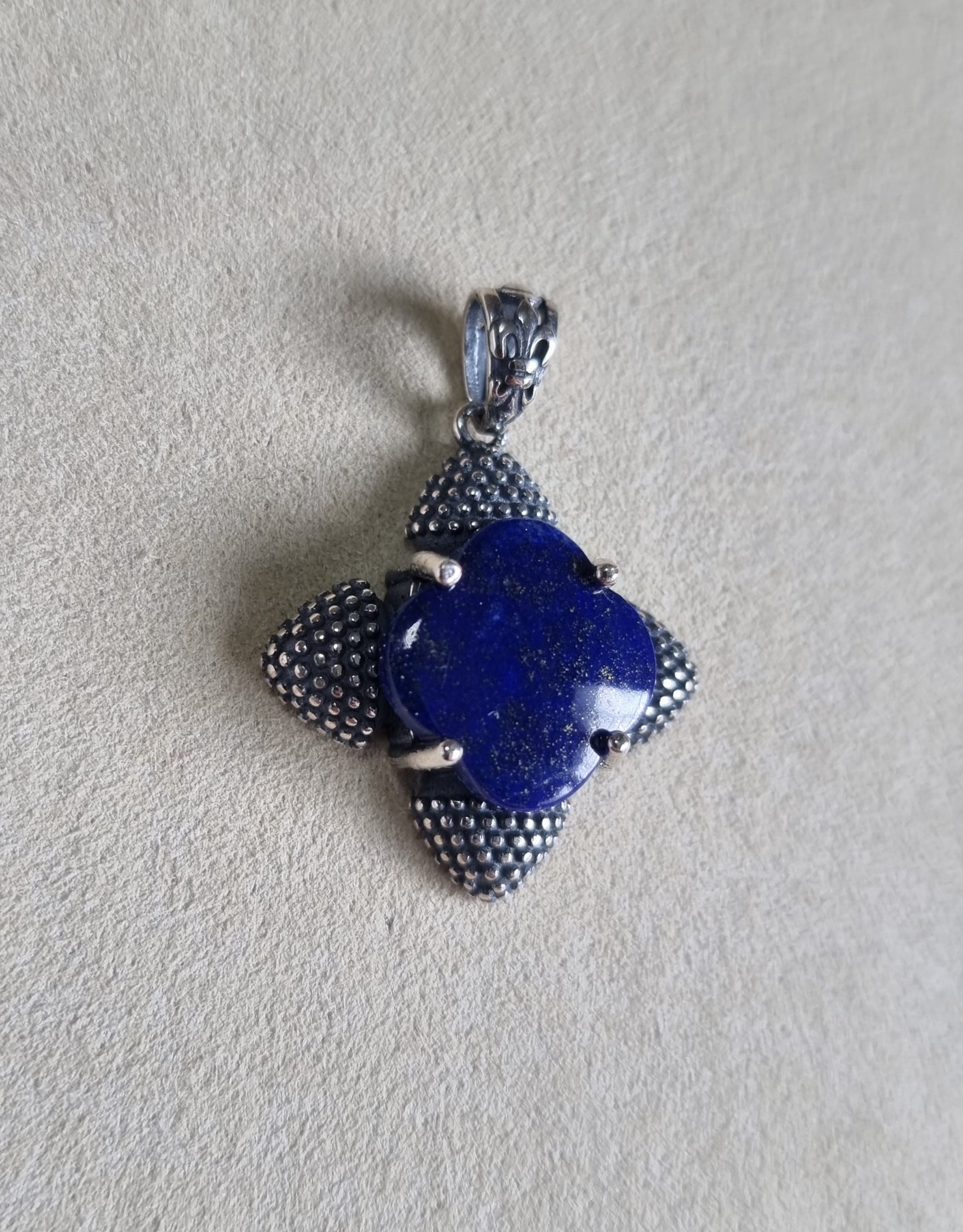 Lapis Lazuli Clover in Tibetan Vintage S925 Silver 青金石 - Bleus Vault.C