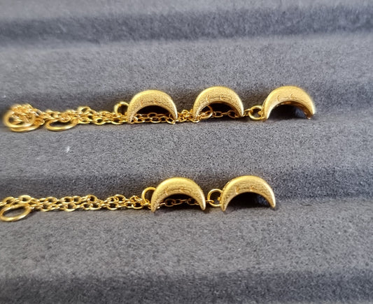 Crescent Moon with Chain in S925 Gold - Bleus Vault.C 