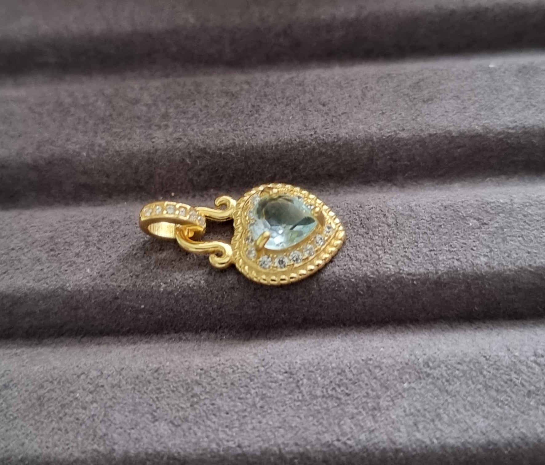 Blue Topaz Faceted Heart with Full Rhinstones in S925 Gold - Bleus Vault.C 