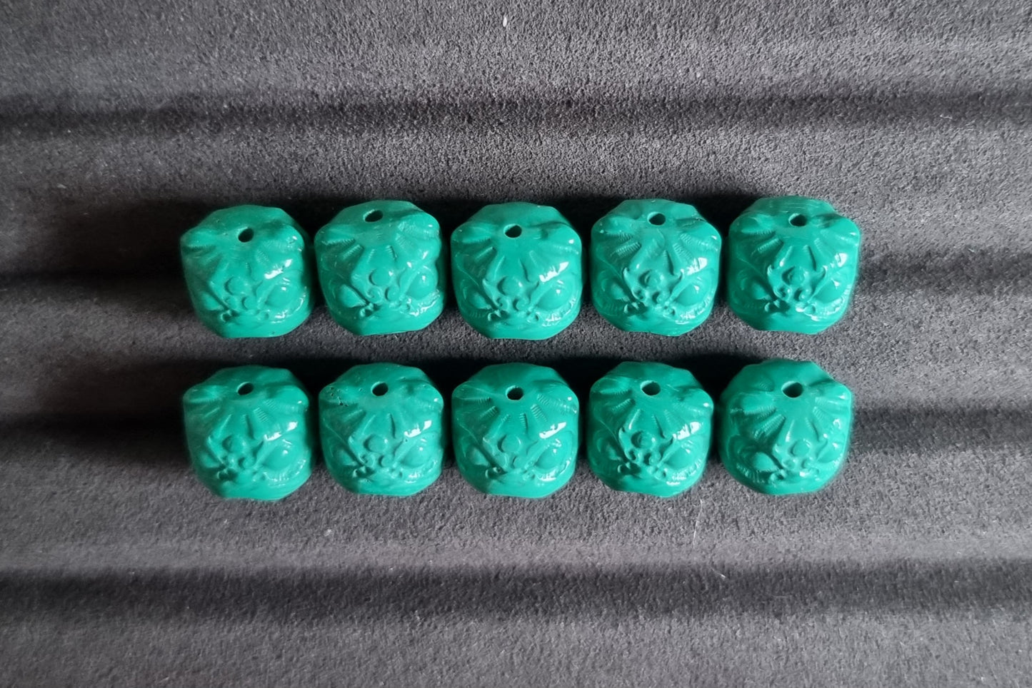Turquoise Mongolia Guardian Lion - Bleus Vault.C 