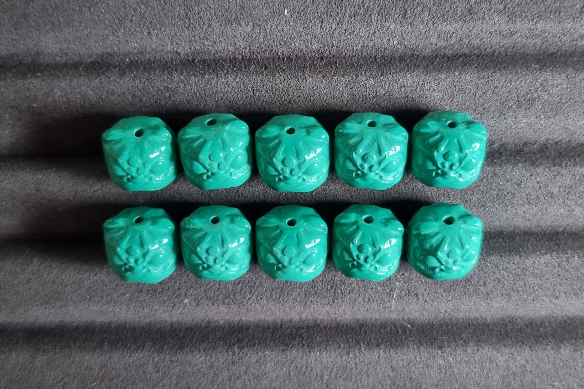 Turquoise Mongolia Guardian Lion - Bleus Vault.C 