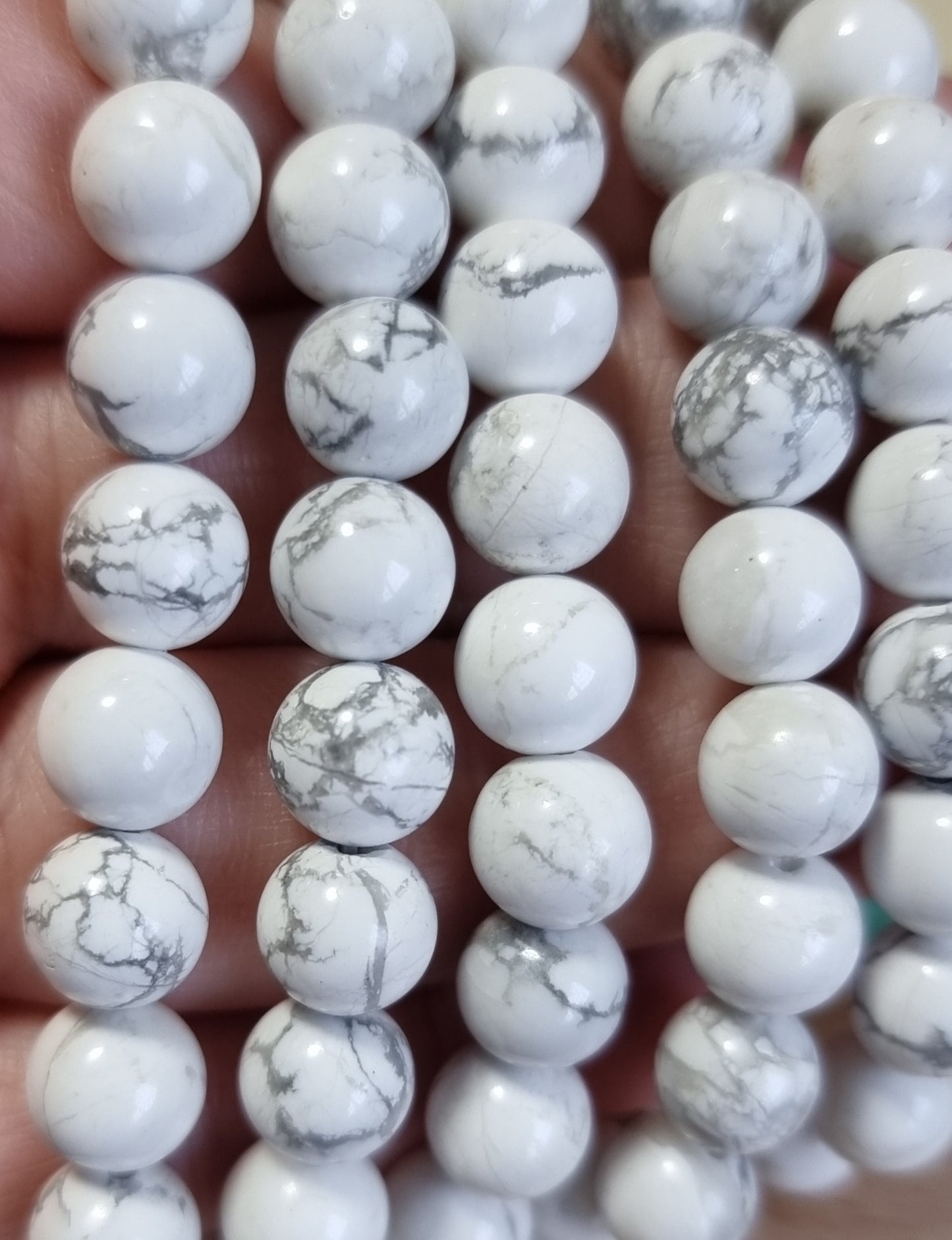 Howlite 7mm & 8.5mm (Premium Grade) 白纹石