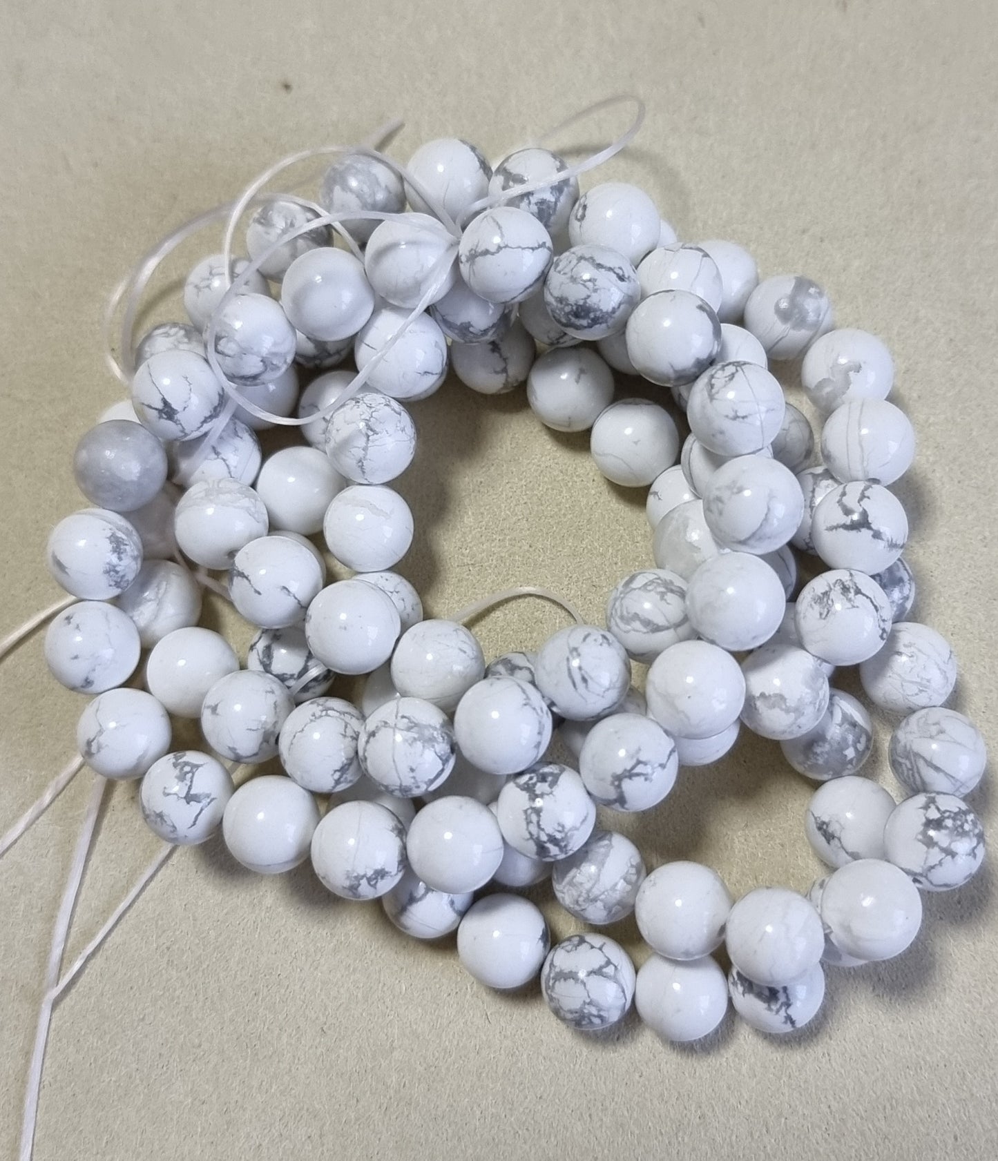 Howlite 7mm & 8.5mm (Premium Grade) 白纹石