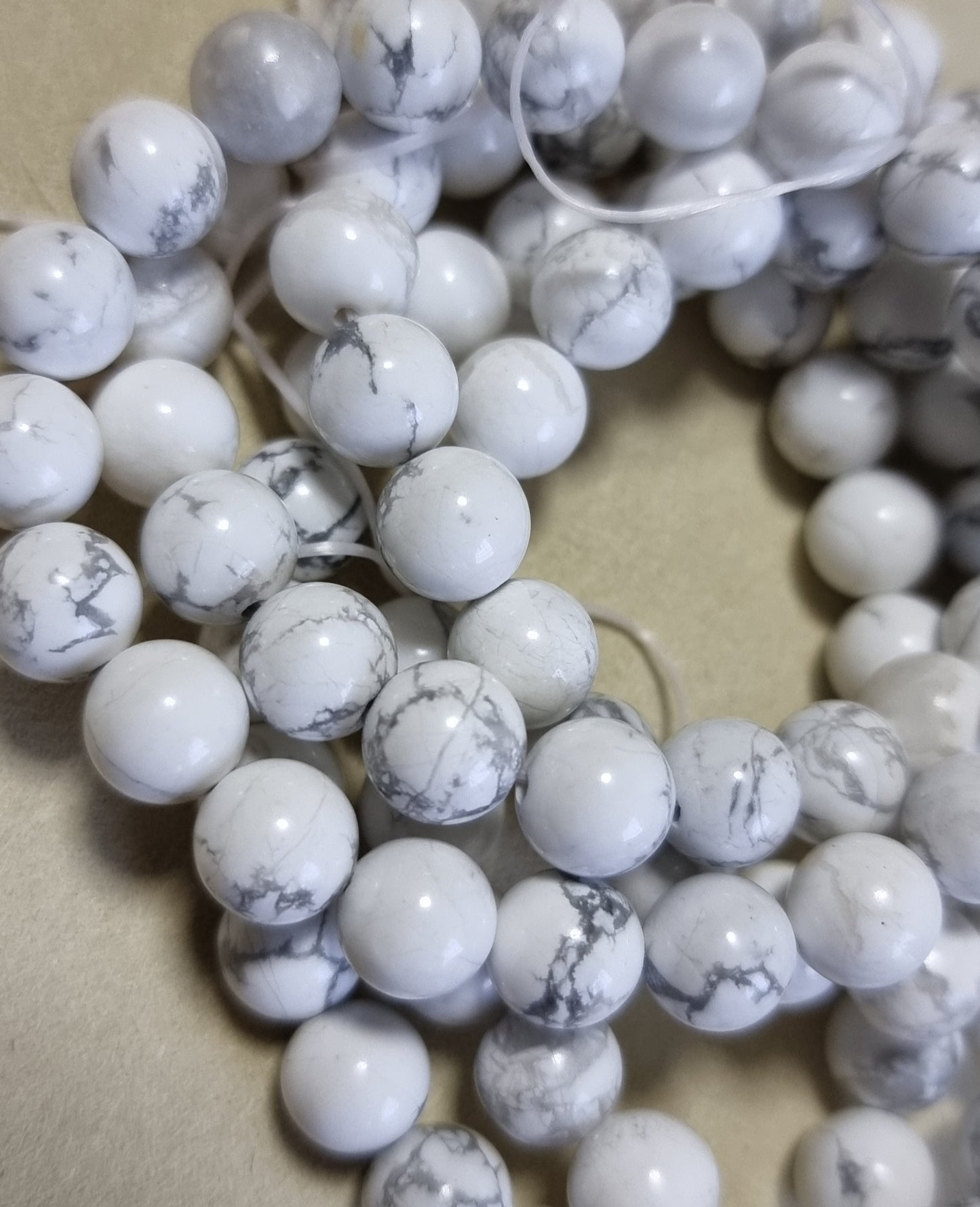 Howlite 7mm & 8.5mm (Premium Grade) 白纹石